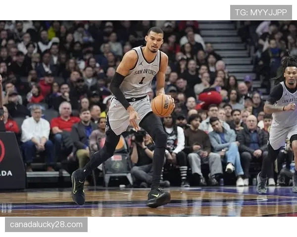 马刺无文班亚马仍取胜：卡斯尔33分背后的战术调整