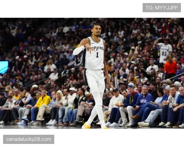 前NBA球员卡洛斯·布泽尔：文班亚马打出了一个MVP级别的赛季